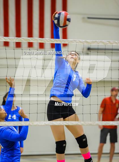 Thumbnail 2 in El Camino Real vs Mammoth (CIF State D5 Regional Semifinal) photogallery.