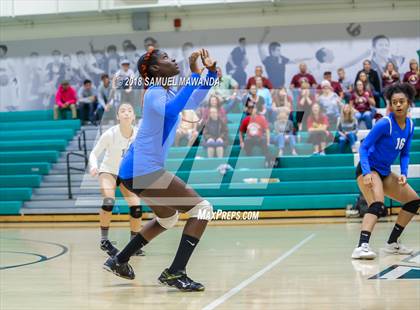 Thumbnail 3 in El Camino Real vs Mammoth (CIF State D5 Regional Semifinal) photogallery.