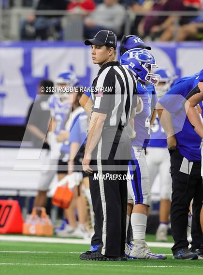 Thumbnail 1 in Stratford vs. Falls City (UIL Football 2A D1 Finals) photogallery.