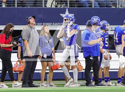 Thumbnail 2 in Stratford vs. Falls City (UIL Football 2A D1 Finals) photogallery.
