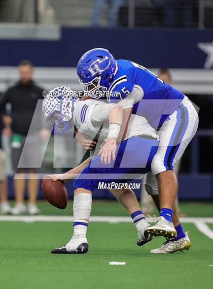 Thumbnail 1 in Stratford vs. Falls City (UIL Football 2A D1 Finals) photogallery.