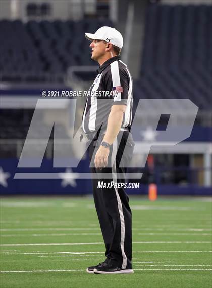 Thumbnail 1 in Stratford vs. Falls City (UIL Football 2A D1 Finals) photogallery.