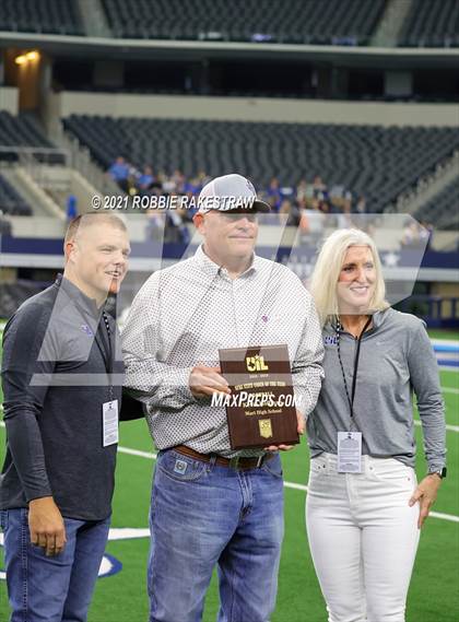 Thumbnail 2 in Stratford vs. Falls City (UIL Football 2A D1 Finals) photogallery.