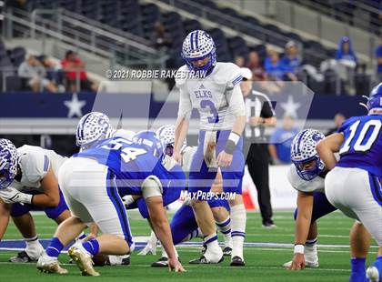 Thumbnail 2 in Stratford vs. Falls City (UIL Football 2A D1 Finals) photogallery.