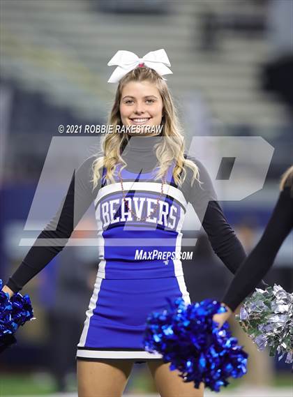 Thumbnail 1 in Stratford vs. Falls City (UIL Football 2A D1 Finals) photogallery.