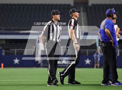 Thumbnail 1 in Stratford vs. Falls City (UIL Football 2A D1 Finals) photogallery.