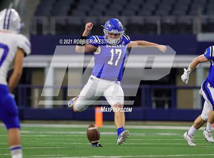 Thumbnail 1 in Stratford vs. Falls City (UIL Football 2A D1 Finals) photogallery.