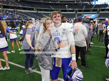 Thumbnail 2 in Stratford vs. Falls City (UIL Football 2A D1 Finals) photogallery.