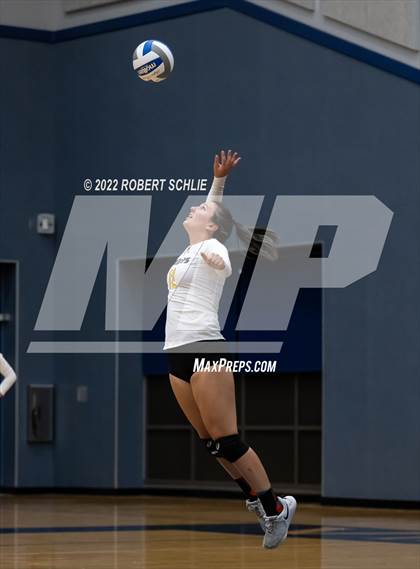 Thumbnail 1 in Rio Americano @ Vista del Lago photogallery.
