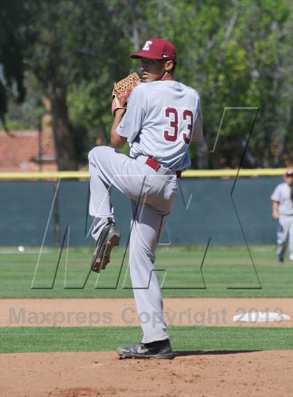 Thumbnail 1 in Esperanza vs. Canyon photogallery.