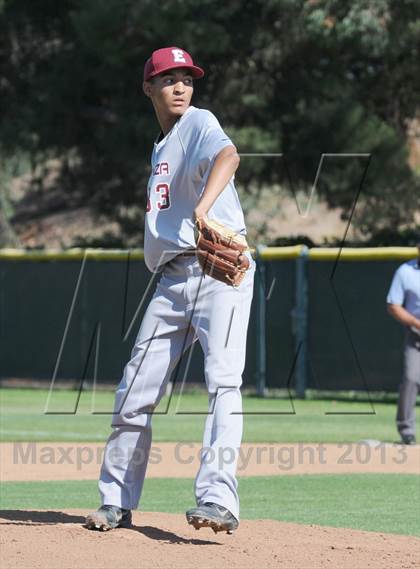 Thumbnail 1 in Esperanza vs. Canyon photogallery.