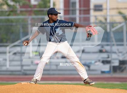 Thumbnail 2 in Jefferson vs. Eagle Academy (PSAL Section 12 A Round 1) photogallery.