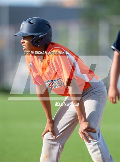 Thumbnail 2 in Jefferson vs. Eagle Academy (PSAL Section 12 A Round 1) photogallery.