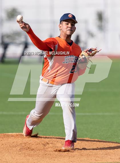 Thumbnail 3 in Jefferson vs. Eagle Academy (PSAL Section 12 A Round 1) photogallery.