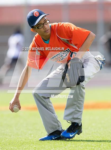 Thumbnail 2 in Jefferson vs. Eagle Academy (PSAL Section 12 A Round 1) photogallery.