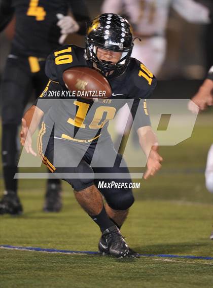 Thumbnail 2 in Winona vs. Whitewright (UIL 3A Division 2 Region 2 Semifinal) photogallery.