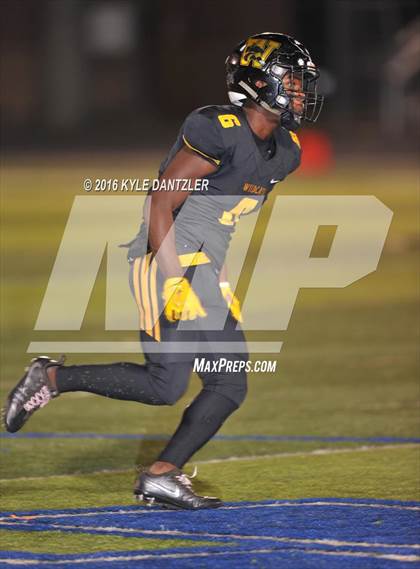 Thumbnail 1 in Winona vs. Whitewright (UIL 3A Division 2 Region 2 Semifinal) photogallery.