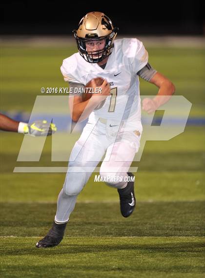 Thumbnail 3 in Winona vs. Whitewright (UIL 3A Division 2 Region 2 Semifinal) photogallery.