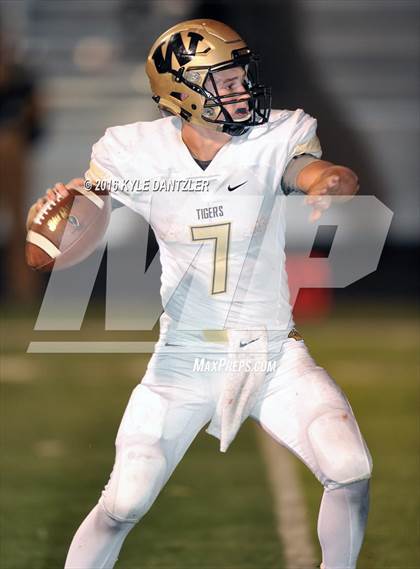 Thumbnail 1 in Winona vs. Whitewright (UIL 3A Division 2 Region 2 Semifinal) photogallery.