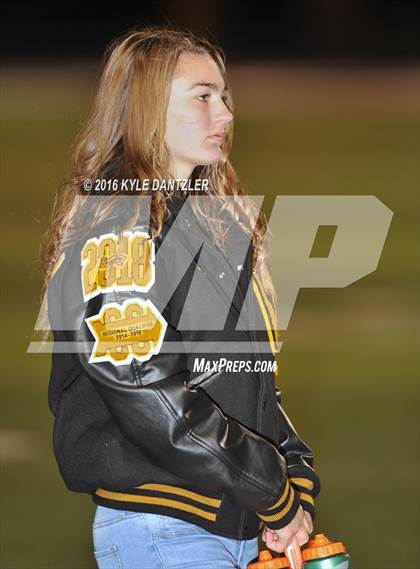 Thumbnail 2 in Winona vs. Whitewright (UIL 3A Division 2 Region 2 Semifinal) photogallery.