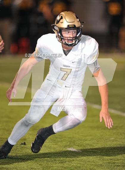 Thumbnail 1 in Winona vs. Whitewright (UIL 3A Division 2 Region 2 Semifinal) photogallery.