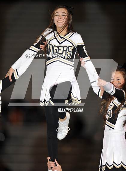 Thumbnail 1 in Winona vs. Whitewright (UIL 3A Division 2 Region 2 Semifinal) photogallery.