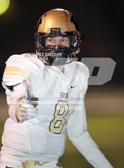 Thumbnail 3 in Winona vs. Whitewright (UIL 3A Division 2 Region 2 Semifinal) photogallery.