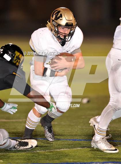 Thumbnail 3 in Winona vs. Whitewright (UIL 3A Division 2 Region 2 Semifinal) photogallery.