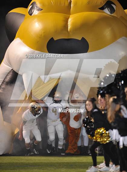 Thumbnail 2 in Winona vs. Whitewright (UIL 3A Division 2 Region 2 Semifinal) photogallery.