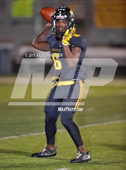 Thumbnail 3 in Winona vs. Whitewright (UIL 3A Division 2 Region 2 Semifinal) photogallery.
