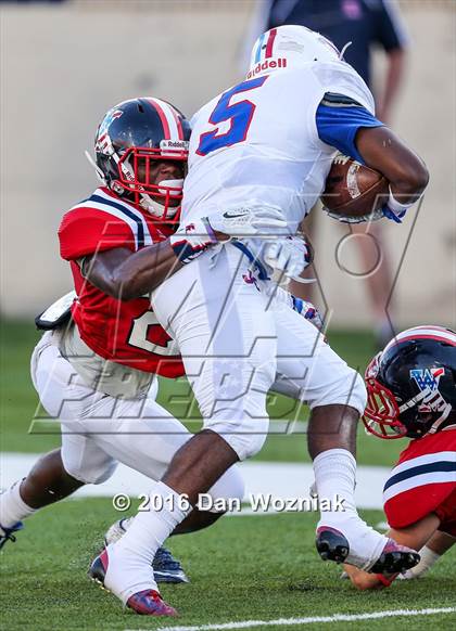 Thumbnail 2 in John Curtis Christian vs. West Monroe (Battle on the Border) photogallery.
