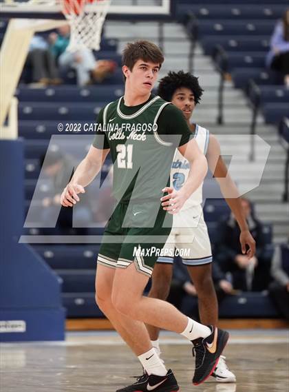 Thumbnail 3 in Colts Neck vs. Freehold Township (WOBM Christmas Classic) photogallery.