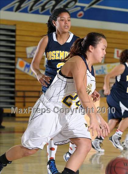 Thumbnail 3 in Rosemont vs. Milpitas (Lady Bulldogs Winter Classic) photogallery.