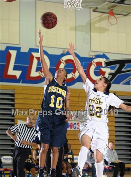 Thumbnail 2 in Rosemont vs. Milpitas (Lady Bulldogs Winter Classic) photogallery.