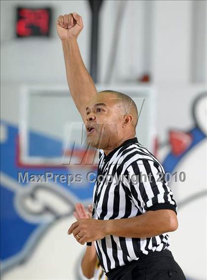 Thumbnail 2 in Rosemont vs. Milpitas (Lady Bulldogs Winter Classic) photogallery.