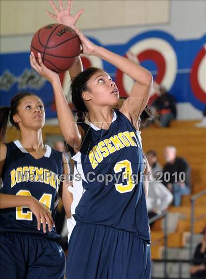 Thumbnail 2 in Rosemont vs. Milpitas (Lady Bulldogs Winter Classic) photogallery.