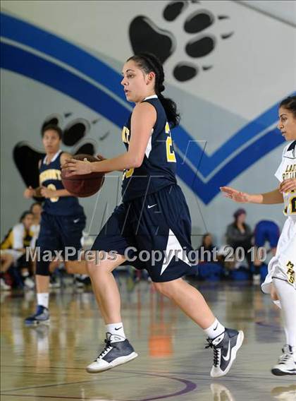 Thumbnail 3 in Rosemont vs. Milpitas (Lady Bulldogs Winter Classic) photogallery.