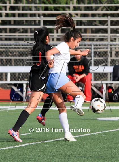 Thumbnail 3 in St. Lucy's vs Etiwanda photogallery.
