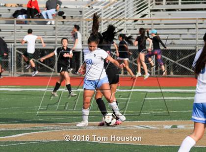 Thumbnail 3 in St. Lucy's vs Etiwanda photogallery.