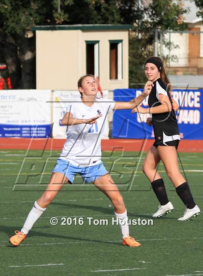 Thumbnail 2 in St. Lucy's vs Etiwanda photogallery.