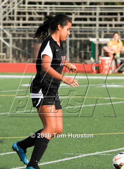 Thumbnail 3 in St. Lucy's vs Etiwanda photogallery.
