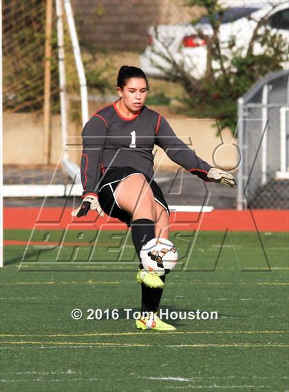 Thumbnail 3 in St. Lucy's vs Etiwanda photogallery.