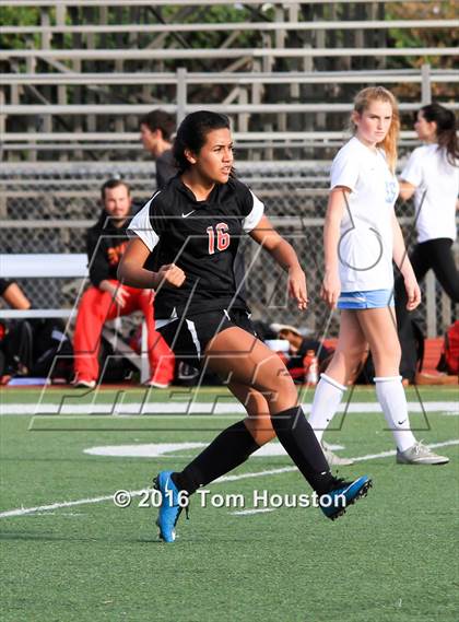 Thumbnail 2 in St. Lucy's vs Etiwanda photogallery.