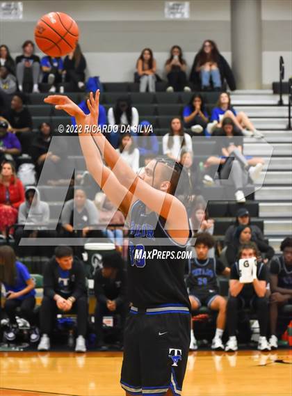 Thumbnail 3 in Mayde Creek vs Katy Taylor photogallery.