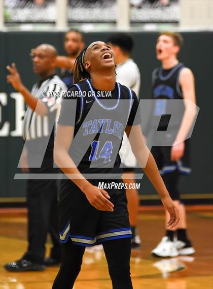 Thumbnail 3 in Mayde Creek vs Katy Taylor photogallery.
