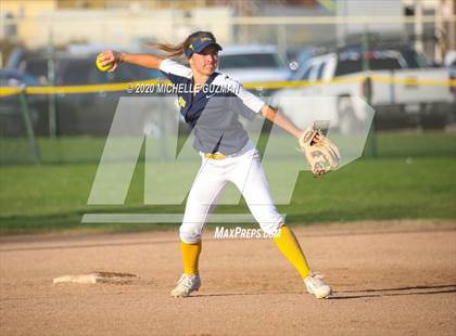 Thumbnail 3 in Turlock vs. Central Catholic photogallery.