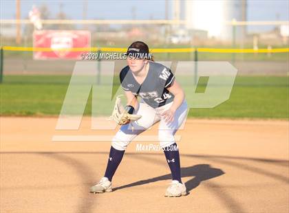 Thumbnail 2 in Turlock vs. Central Catholic photogallery.