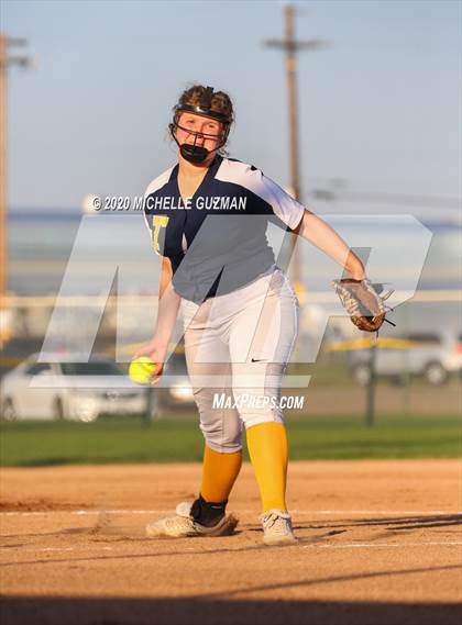 Thumbnail 2 in Turlock vs. Central Catholic photogallery.