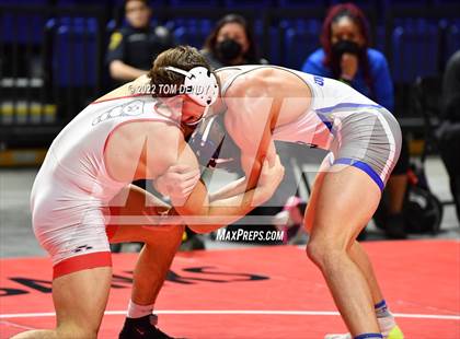 Thumbnail 3 in UIL State Championships - 6A 182lb Final photogallery.