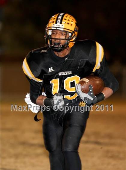 Thumbnail 2 in Lincolnton vs. Carver (NCHSAA 2A Semifinal) photogallery.